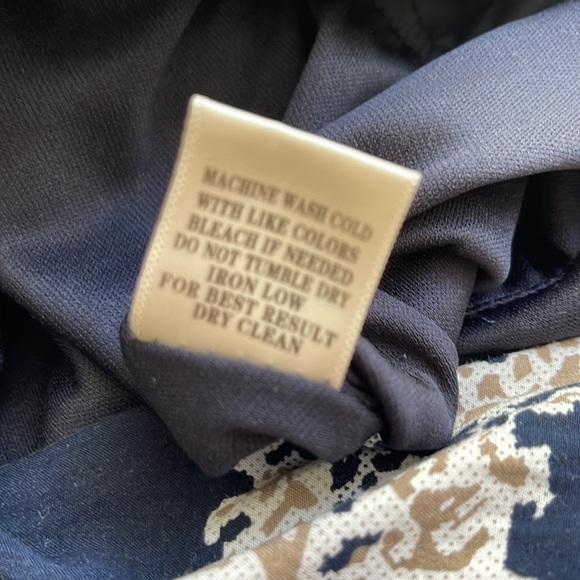 Love Riche navy blue printed bell sleeve romper - Picture 10 of 10